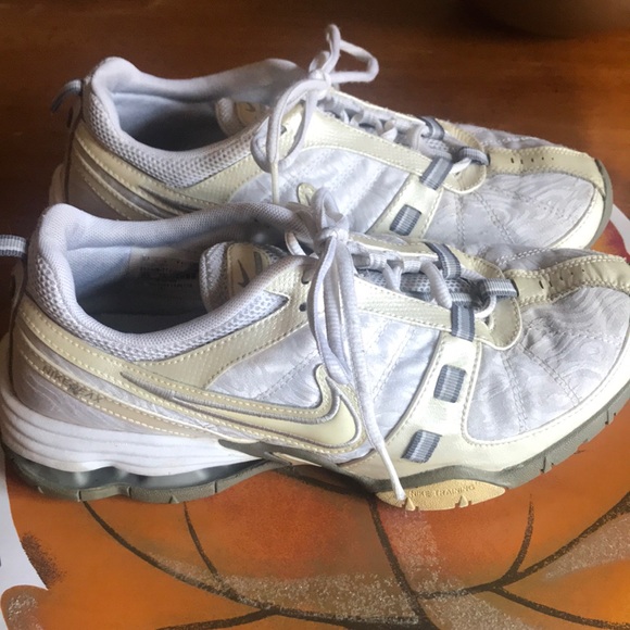 Nike Shoes - Nike Reax